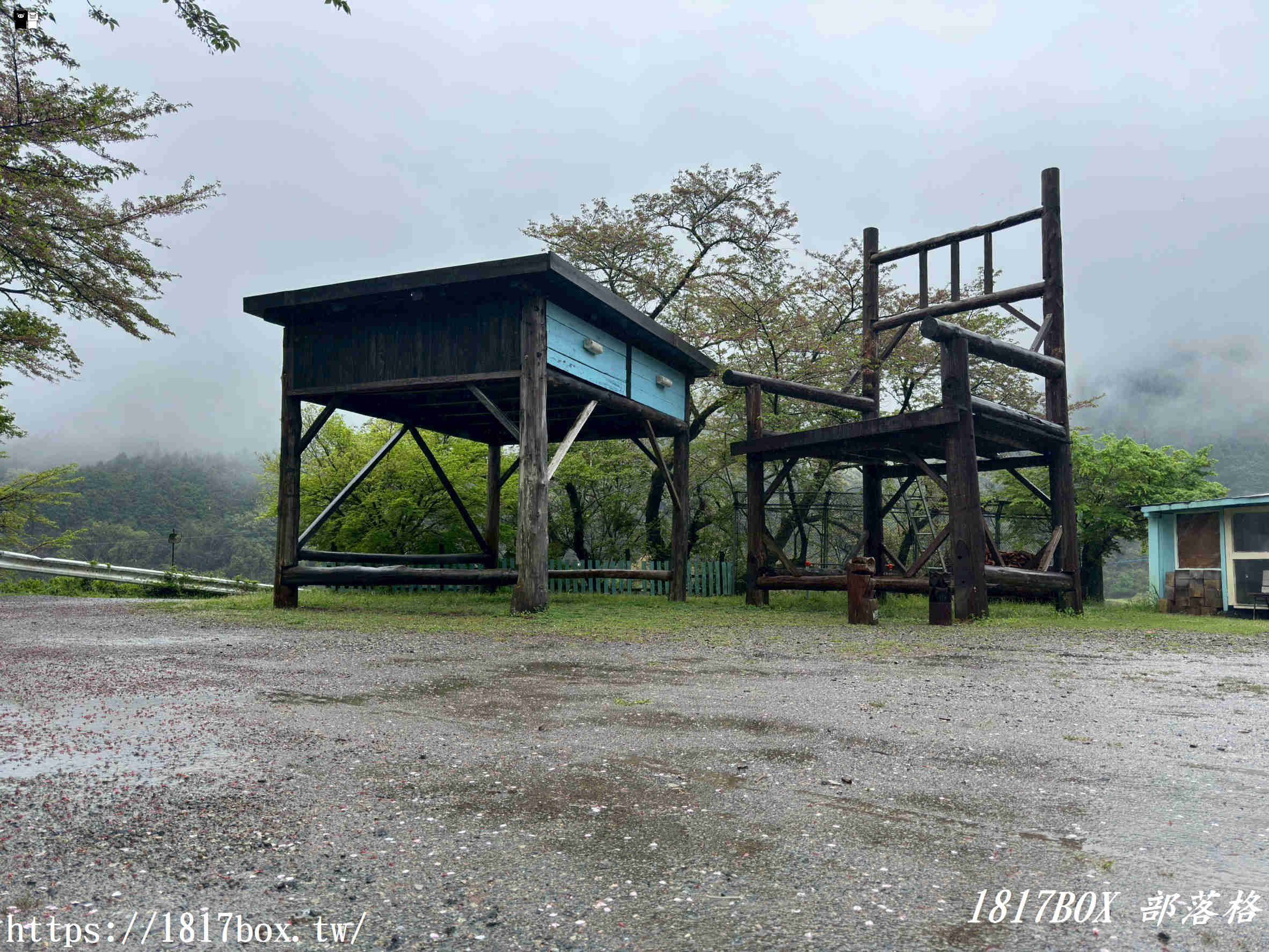 【福岡網美秘境】走進大人國！紅葉學舍「Big Chair and Desk」巨型桌椅，帶你重溫童年視角！