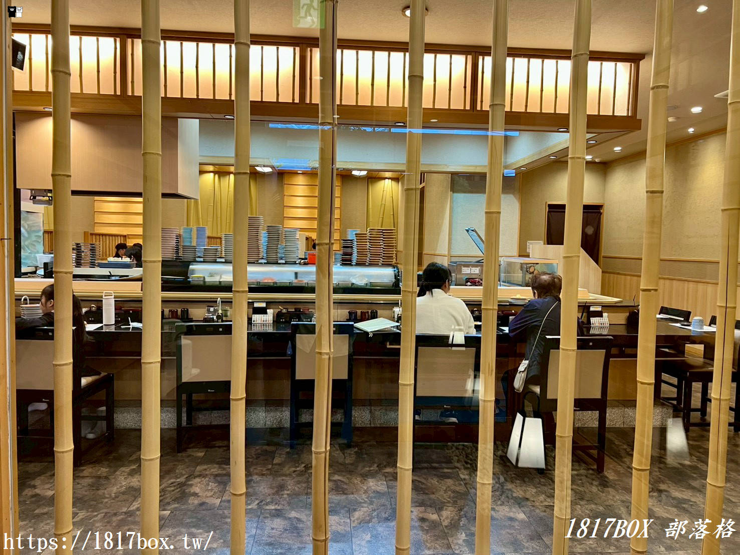 【別府美食】水天活魚迴轉壽司山之手店：在地人激推的產地直送海鮮，比地獄溫泉更誘人！