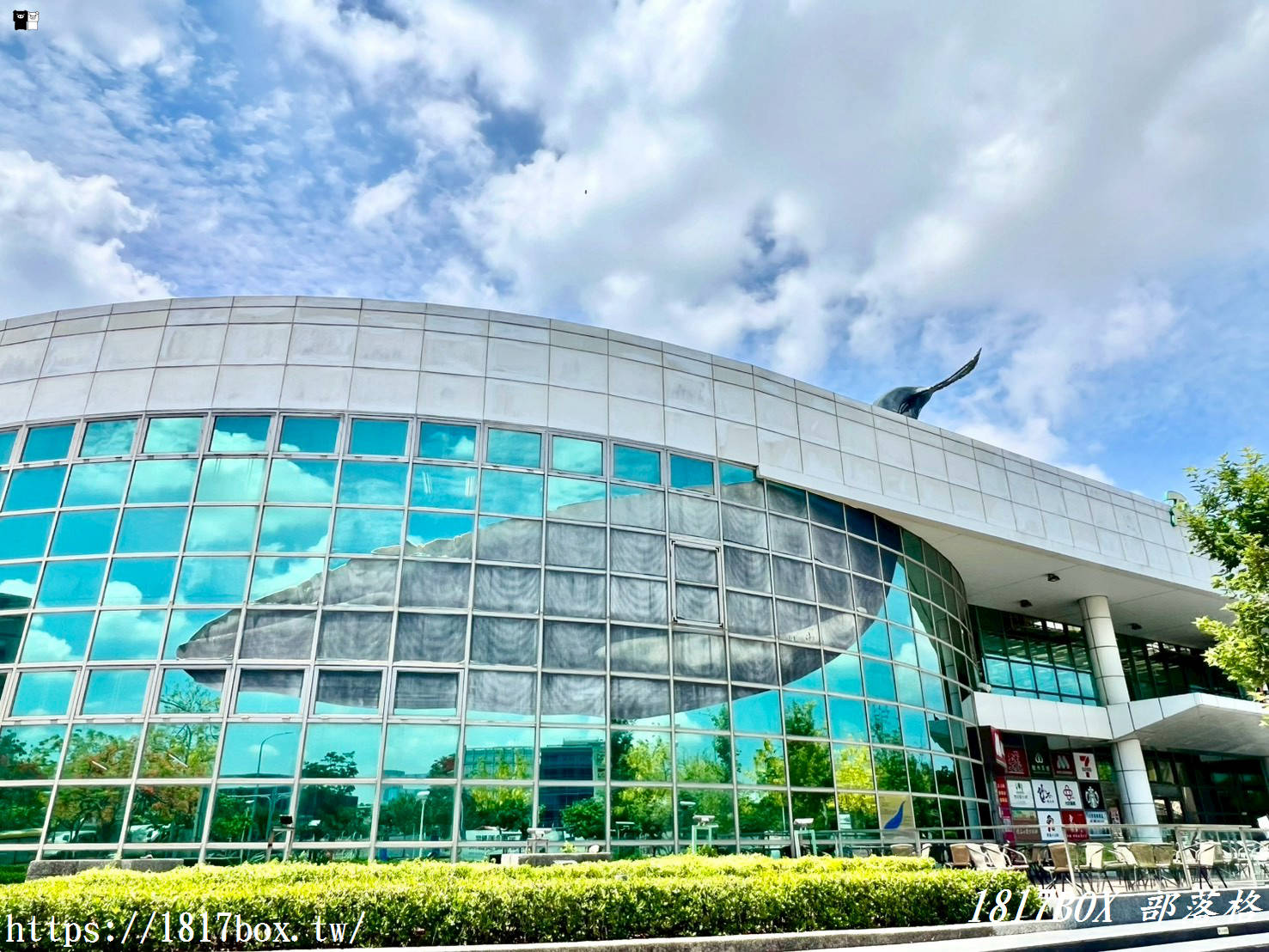 【台南景點推薦】南科 PARK 17 商場｜超吸睛巨大鯨魚出沒！結合美食、打卡、親子遊的全能生活綠洲