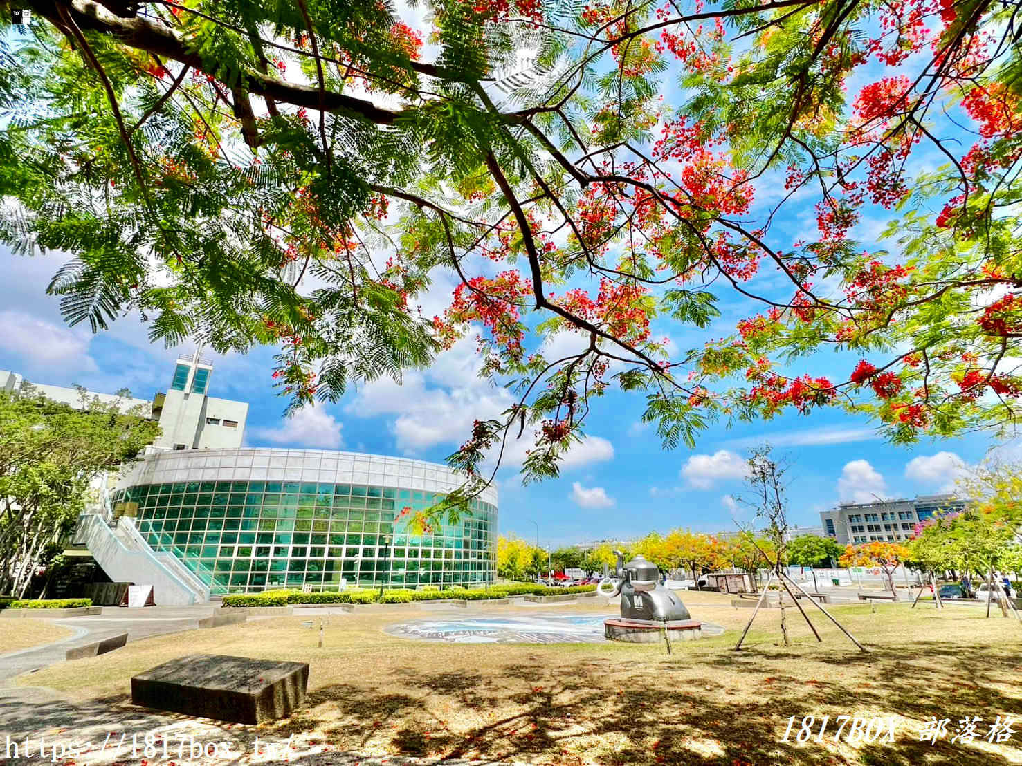 【台南景點推薦】南科 PARK 17 商場｜超吸睛巨大鯨魚出沒！結合美食、打卡、親子遊的全能生活綠洲