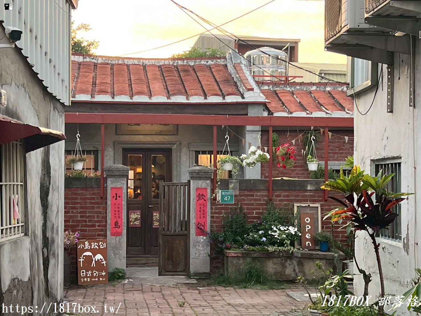 台南老屋裡的日式文青風！「小島飲刨」香濃大地料奶茶冰與烤麻糬，職人刨冰甜點全新感受