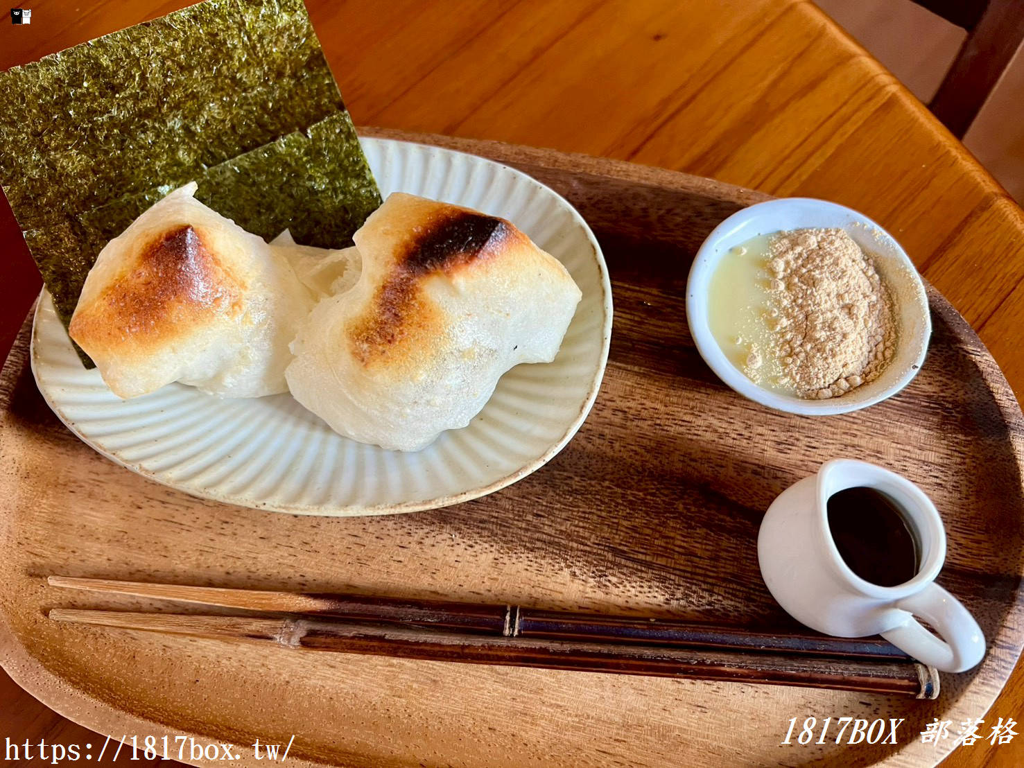 台南老屋裡的日式文青風！「小島飲刨」香濃大地料奶茶冰與烤麻糬，職人刨冰甜點全新感受