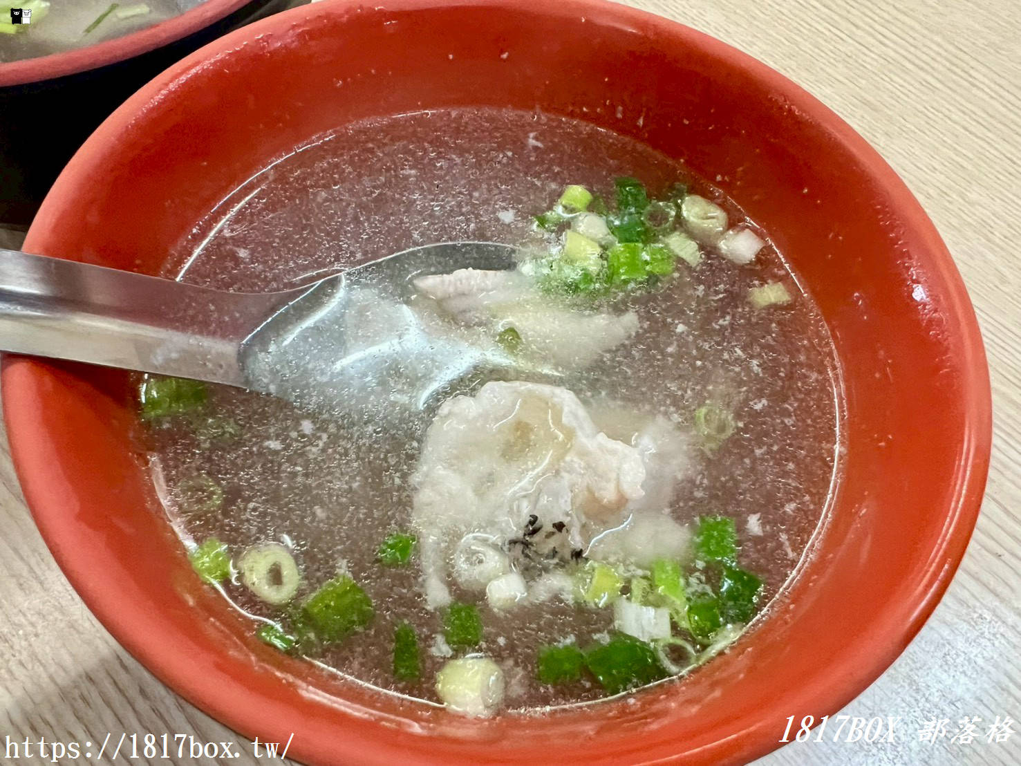 【台南安平美食】阿美深海鮮魚湯：老饕私藏！超狂限量螃蟹粥、Q彈龍膽石斑清湯，從早餐澎湃到晚餐的在地海鮮味