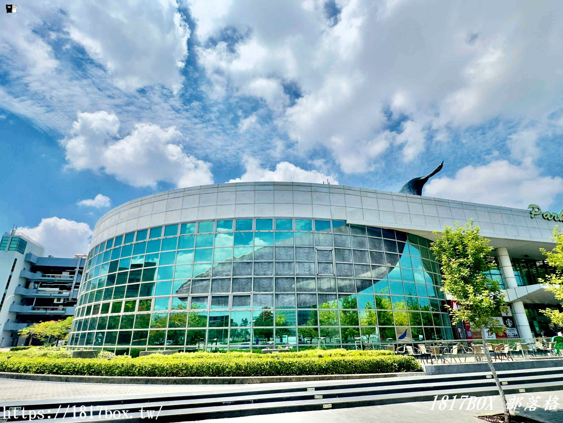 【台南景點推薦】南科 PARK 17 商場｜超吸睛巨大鯨魚出沒！結合美食、打卡、親子遊的全能生活綠洲