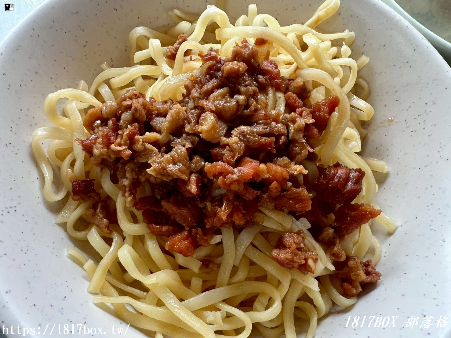 彰化在地人激推！【天公壇爌肉飯】老字號古早味，必點靈魂「邪惡半熟蛋」與鮮甜蒜頭蜆湯！