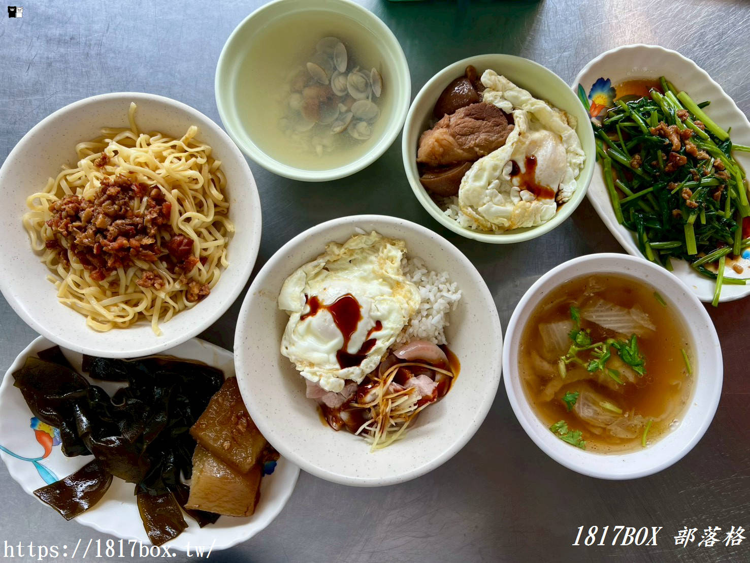 彰化在地人激推！【天公壇爌肉飯】老字號古早味，必點靈魂「邪惡半熟蛋」與鮮甜蒜頭蜆湯！