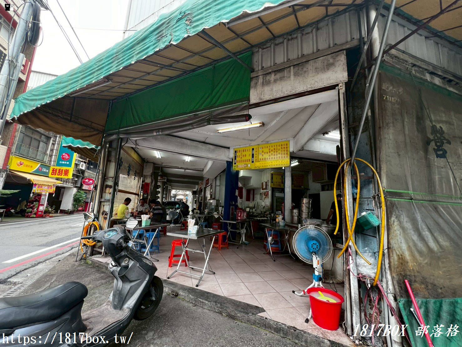彰化在地人激推！【天公壇爌肉飯】老字號古早味，必點靈魂「邪惡半熟蛋」與鮮甜蒜頭蜆湯！