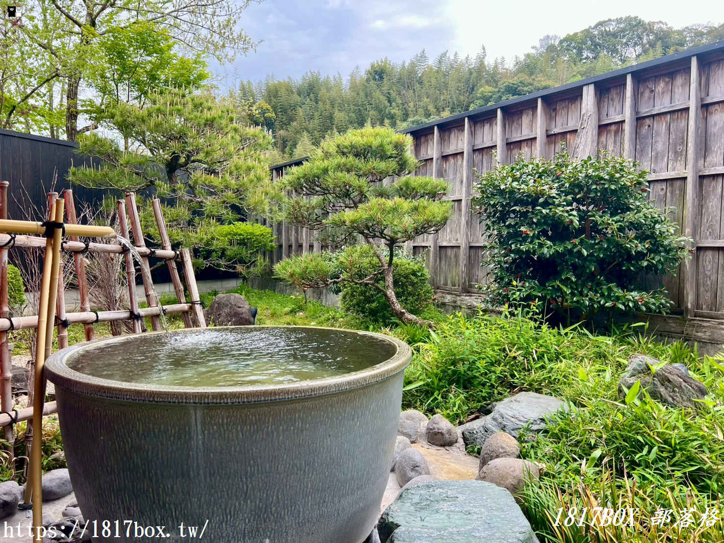 熊本溫泉秘境開箱｜「湯亭 上弦之月」頂級家庭風呂『翡翠』房型！獨立日式枯山水庭園、露天雙湯池，自駕必訪的奢華私密湯屋！