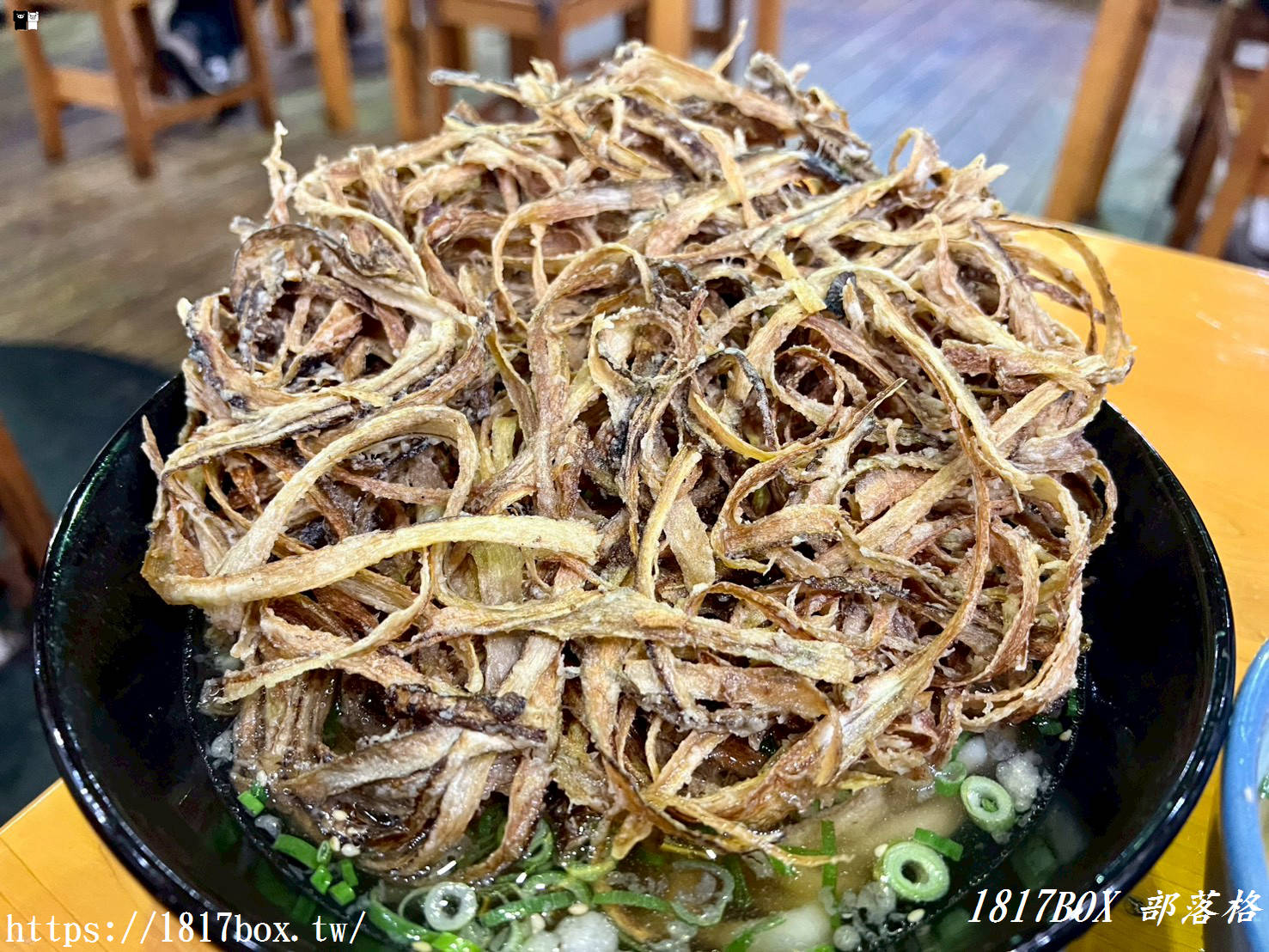 【熊本美食】山椒茶屋大津店｜阿蘇自駕必吃！比臉還大「牛蒡天婦羅烏龍麵」、暖胃關東煮，還附免費青菜沙拉吃到飽