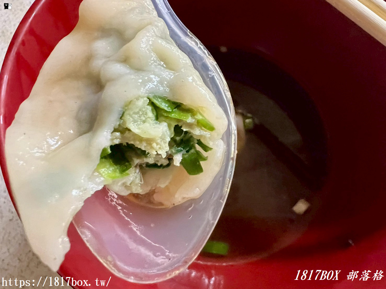 【苗栗通霄】白沙屯外省牛肉麵｜隱藏版褪色鐵皮屋！超厚切牛肉麵與爆汁牛肉湯餃，必點靈魂小菜