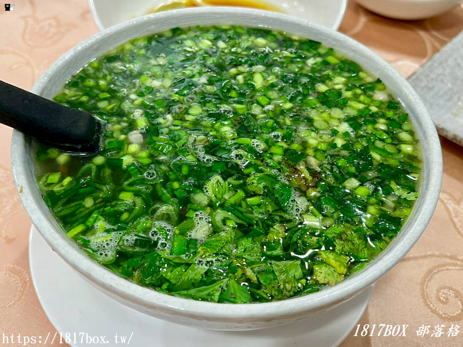 【竹北美食推薦】全家福客家菜館｜老字號經典創新完美融合！必點爆汁梅干扣肉、驚艷柚柚蝦球，聚餐首選高CP值客家料理