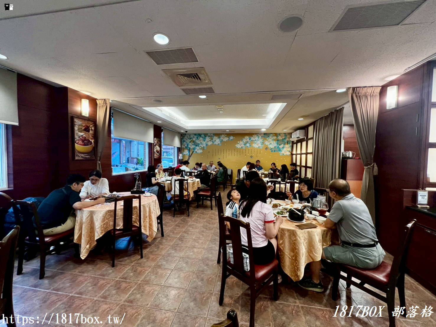 【竹北美食推薦】全家福客家菜館｜老字號經典創新完美融合！必點爆汁梅干扣肉、驚艷柚柚蝦球，聚餐首選高CP值客家料理