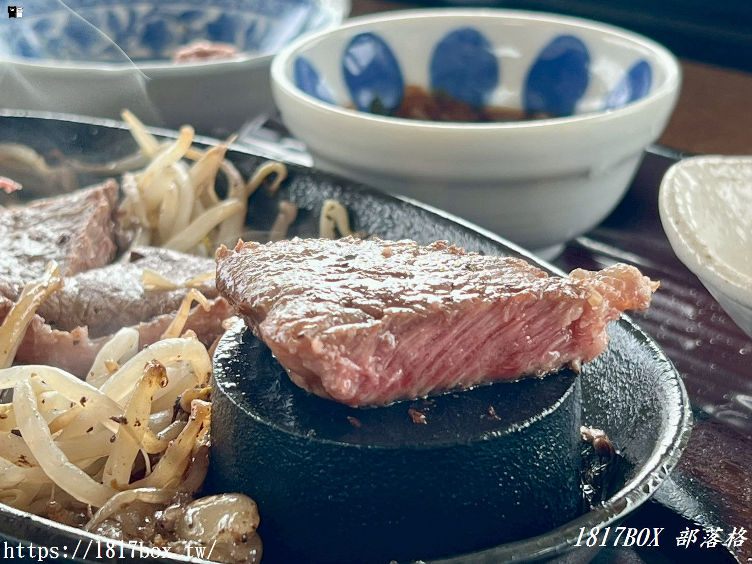 【九州自由行】阿蘇隱藏版美食！「青空食堂」大片落地窗前的味彩牛排 vs 炙燒牛燒肉，浪漫的雙人午餐提案！