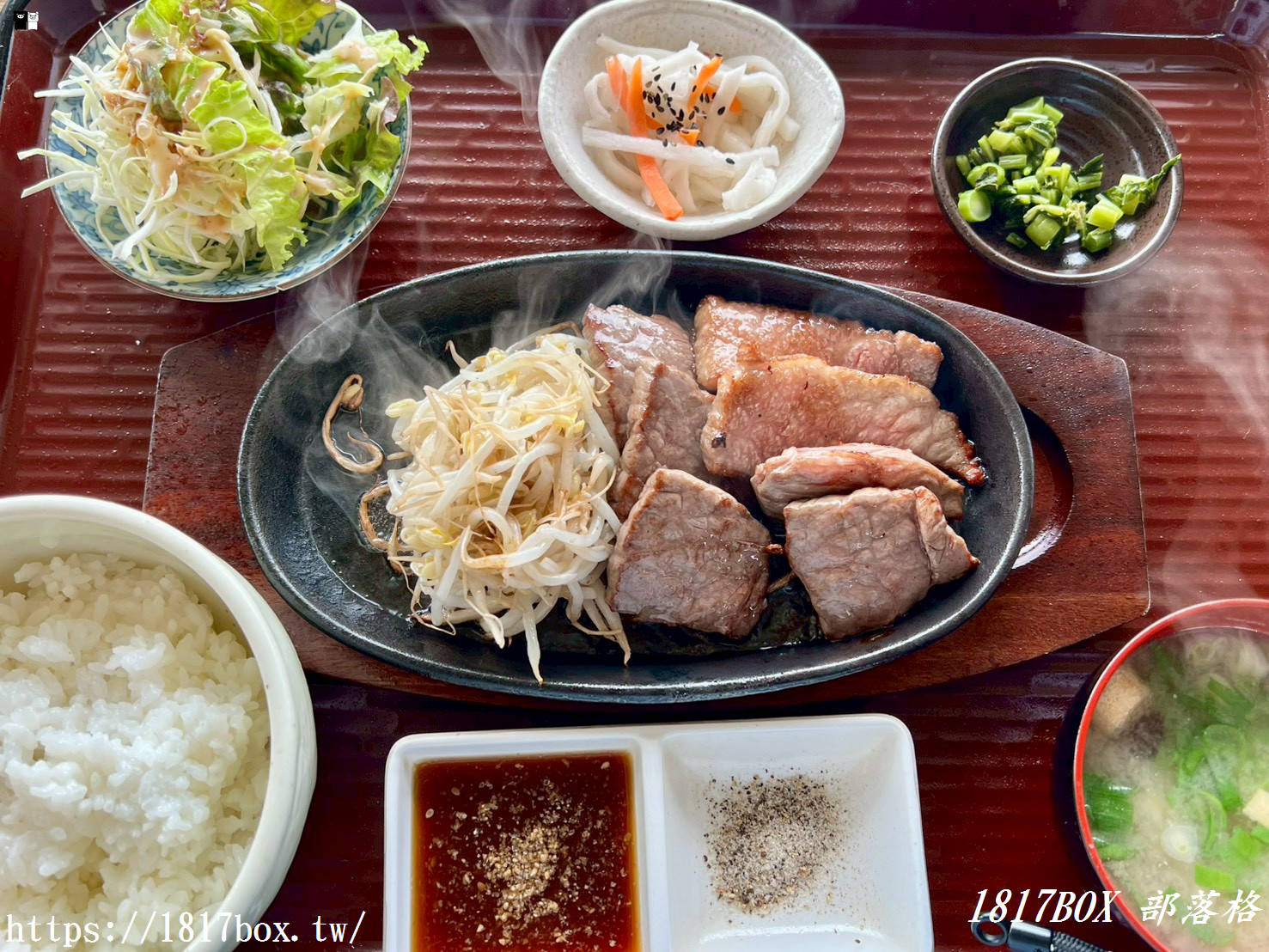 【九州自由行】阿蘇隱藏版美食！「青空食堂」大片落地窗前的味彩牛排 vs 炙燒牛燒肉，浪漫的雙人午餐提案！