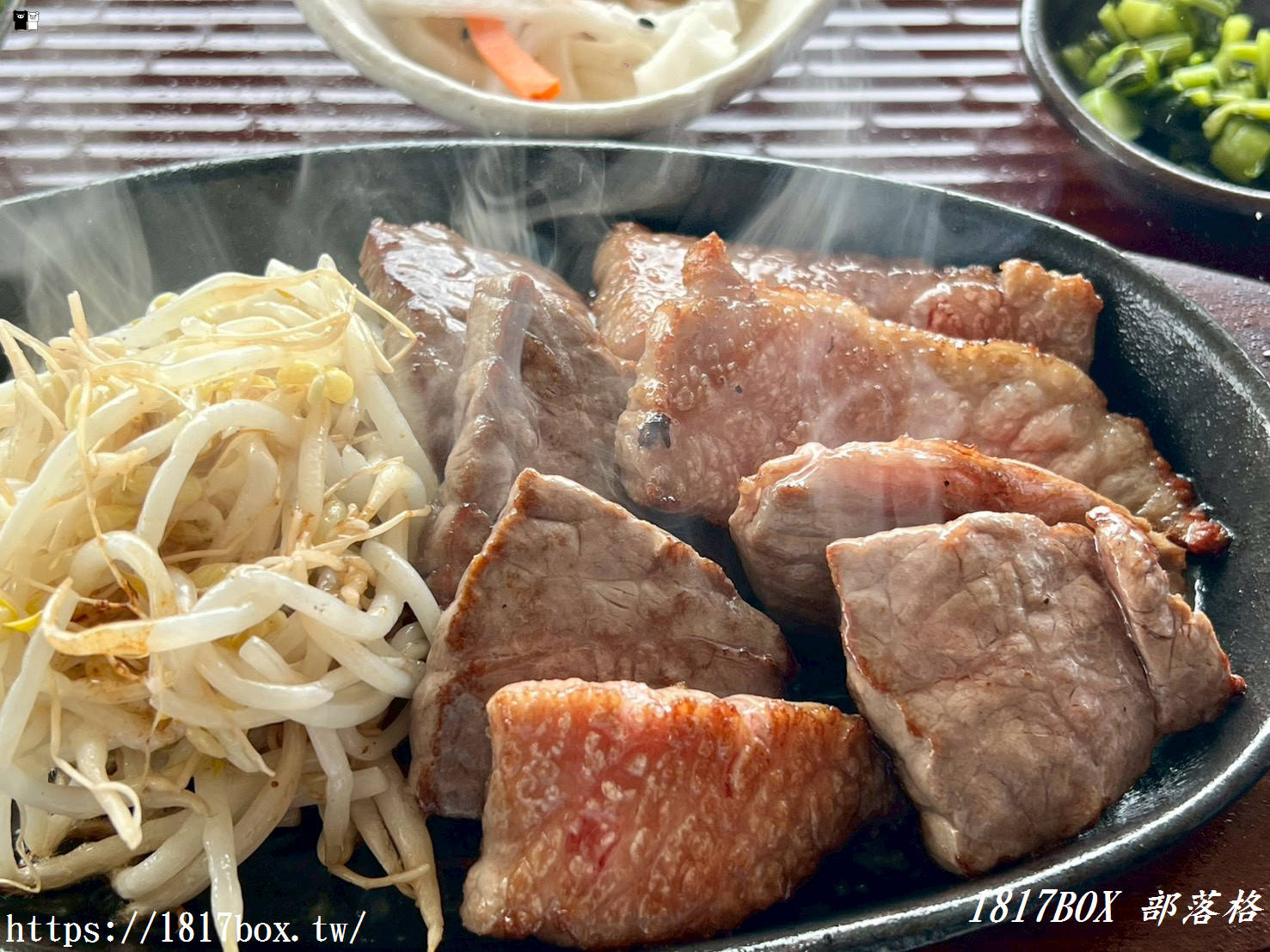 【九州自由行】阿蘇隱藏版美食！「青空食堂」大片落地窗前的味彩牛排 vs 炙燒牛燒肉，浪漫的雙人午餐提案！