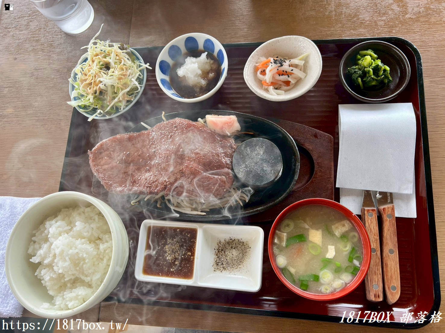 【九州自由行】阿蘇隱藏版美食！「青空食堂」大片落地窗前的味彩牛排 vs 炙燒牛燒肉，浪漫的雙人午餐提案！