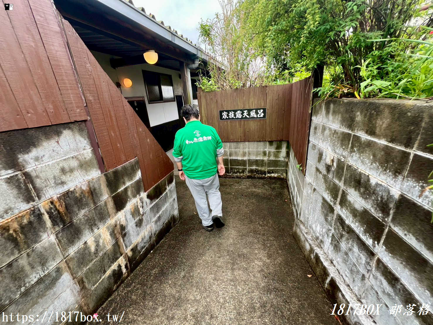 隱藏版藍色祕湯！「豊礼の湯」家族露天風呂開箱：抬頭就是湧蓋山絕景，泡完再免費DIY地熱蒸氣美食