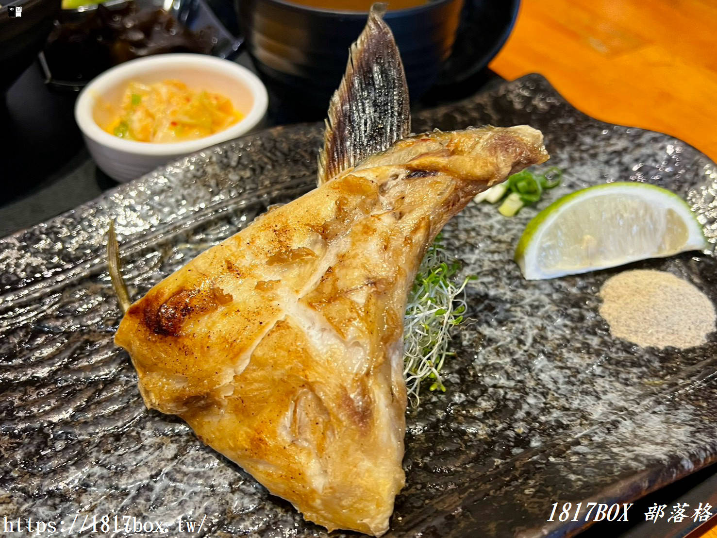 【彰化和美美食】日味食堂｜在地人私房激推高CP值日式定食！必點椒鹽霜降松阪豬、油脂爆棚烤青甘魚下巴（附菜單/停車資訊）