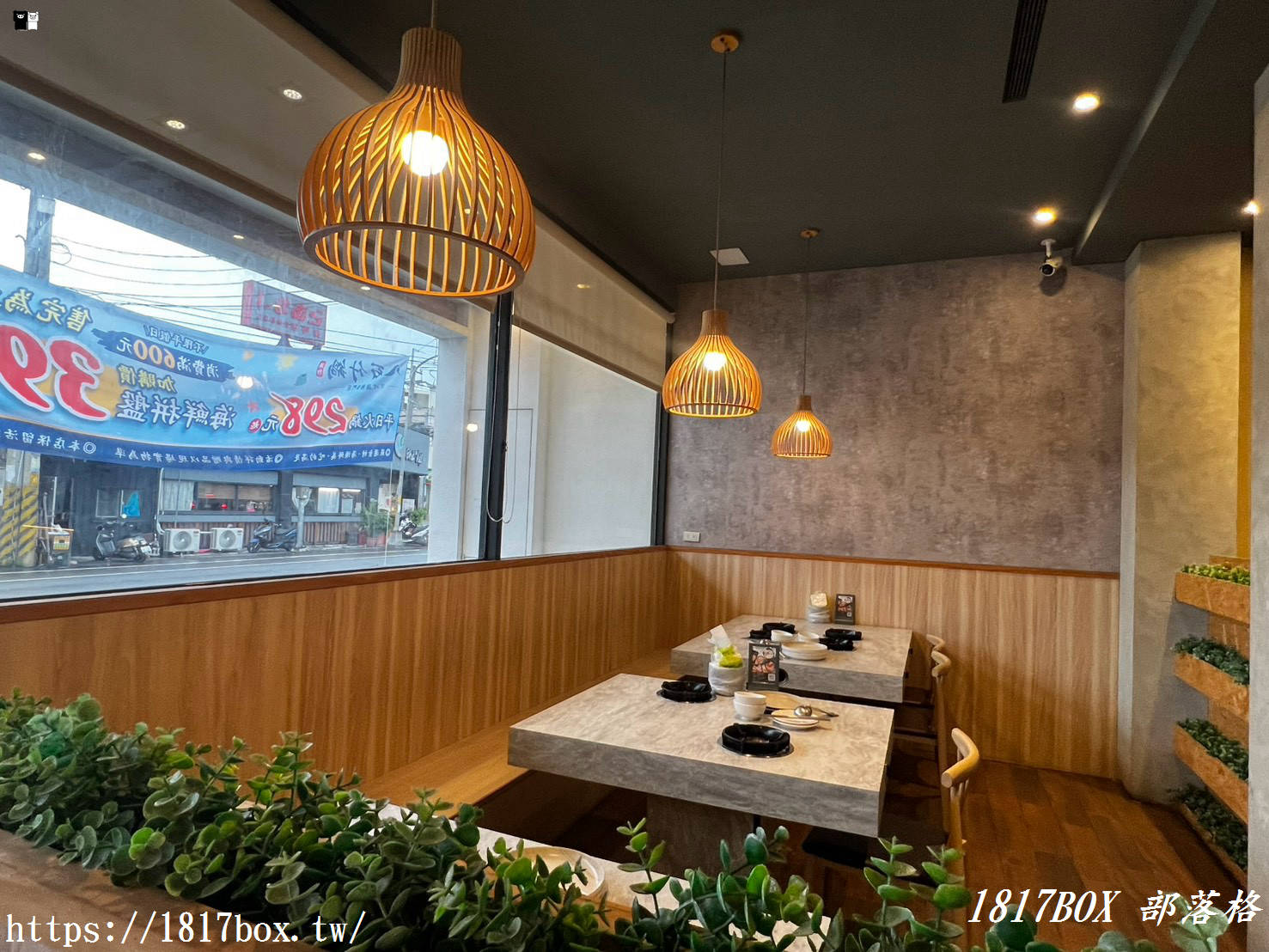 彰化火鍋控衝了！【八石什鍋和美店】超狂蔬菜自助吧吃到飽，必點爆量「黃金蒜頭蛤蜊雞鍋」湯頭濃郁太犯規！