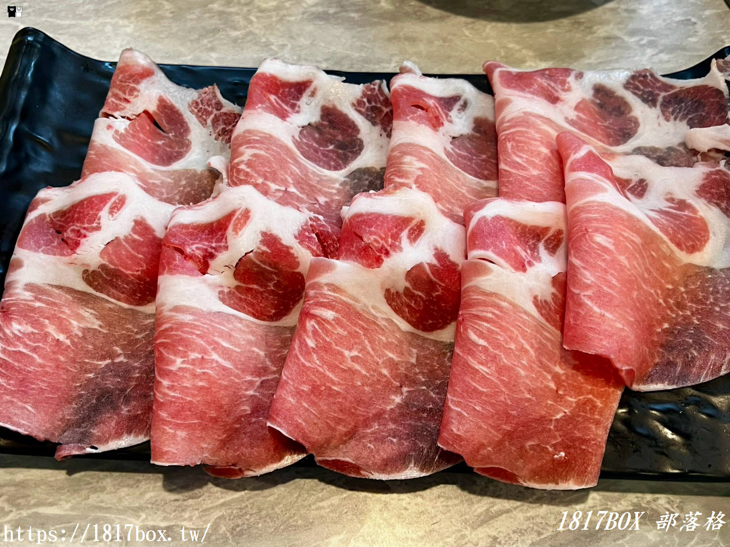 彰化火鍋控衝了！【八石什鍋和美店】超狂蔬菜自助吧吃到飽，必點爆量「黃金蒜頭蛤蜊雞鍋」湯頭濃郁太犯規！