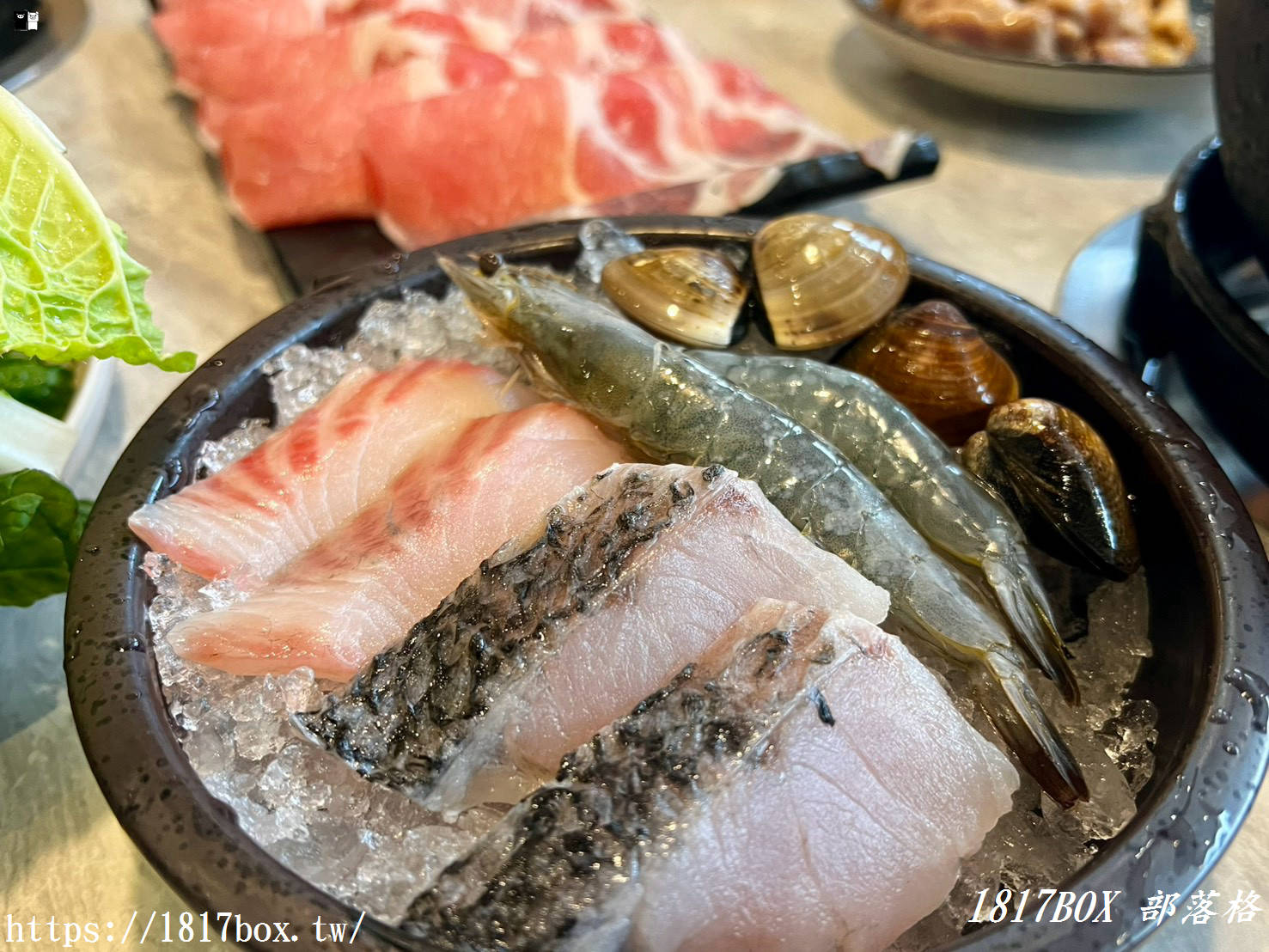 彰化火鍋控衝了！【八石什鍋和美店】超狂蔬菜自助吧吃到飽，必點爆量「黃金蒜頭蛤蜊雞鍋」湯頭濃郁太犯規！