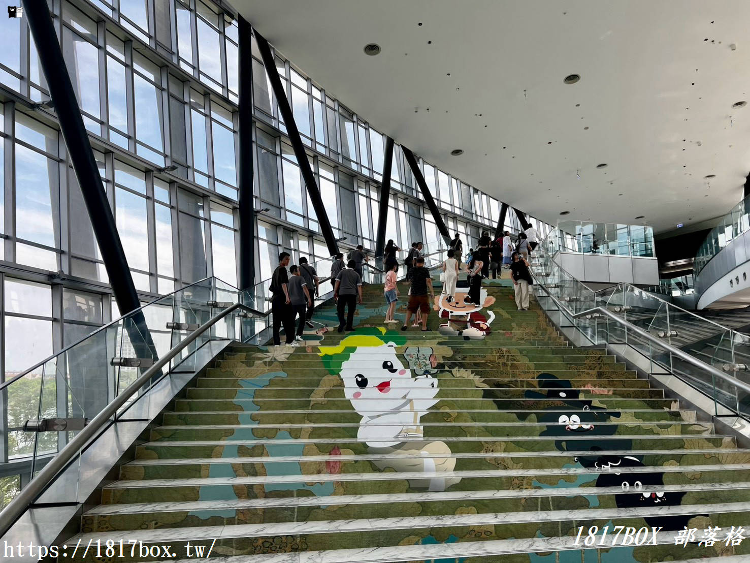 【嘉義景點】國立故宮博物院南部院區一日遊！必看鎮館之寶《龍藏經》，科技感建築與絕美湖景超好拍！