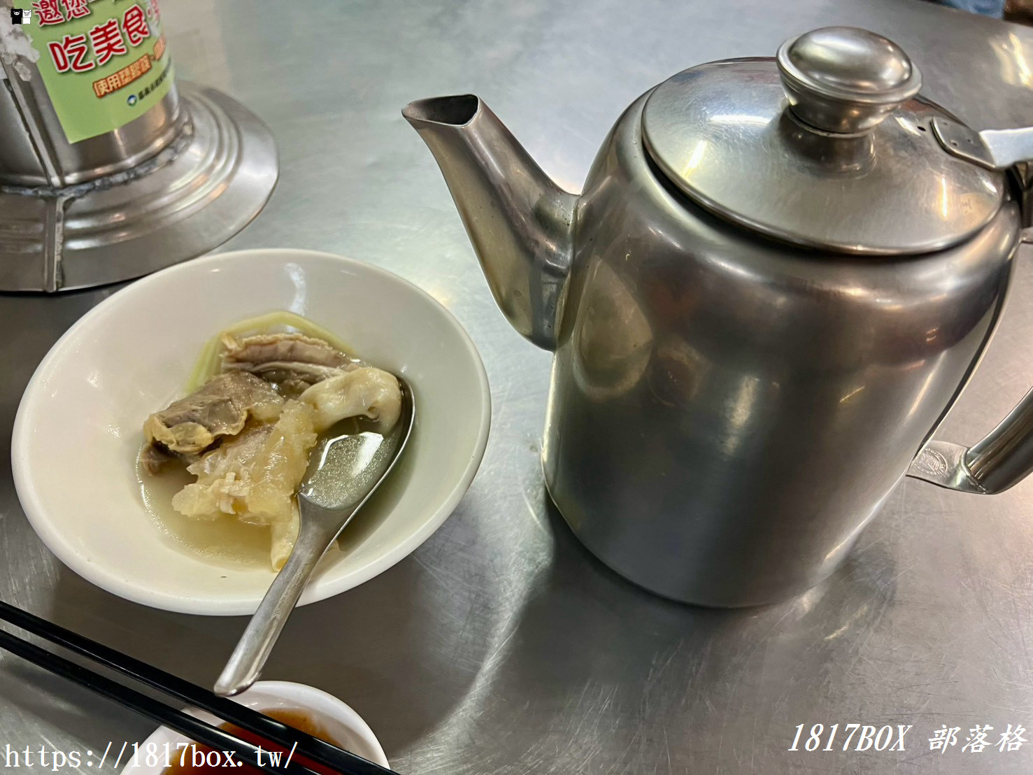【嘉義美食】王家祖傳本產牛雜湯｜東市場百年排隊傳奇！鮮甜溫體牛雜裝滿滿，內用還能免費續湯喝到飽