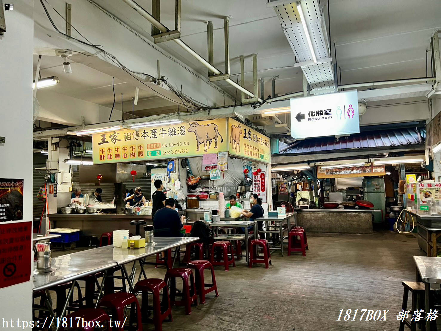 【嘉義美食】王家祖傳本產牛雜湯｜東市場百年排隊傳奇！鮮甜溫體牛雜裝滿滿，內用還能免費續湯喝到飽