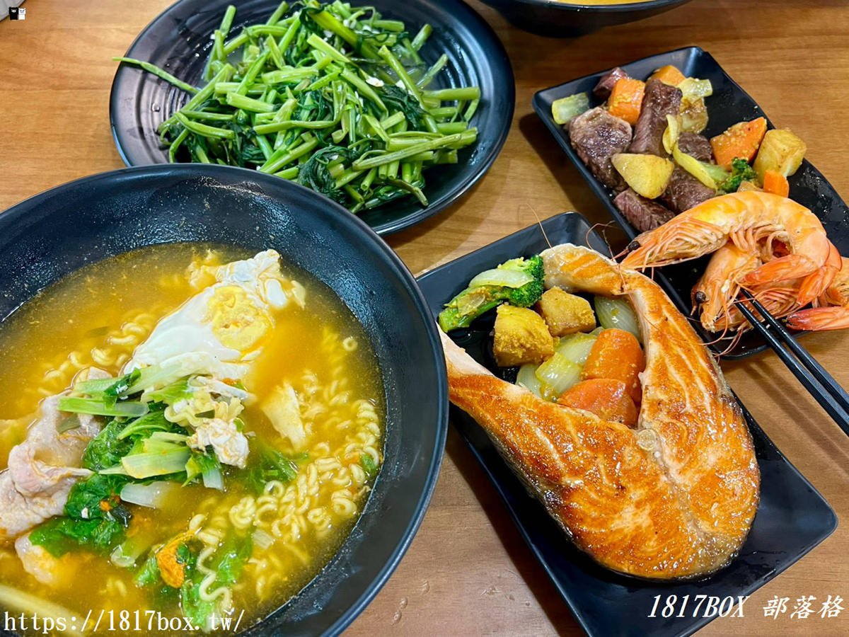 網站近期文章：彰化隱藏版美食｜萬家福量販彰化店「代客料理」大滿足！泡麵加碼三尾大蝦，現煎無骨牛小排與鮭魚香氣逼人，逛賣場順便吃好料！