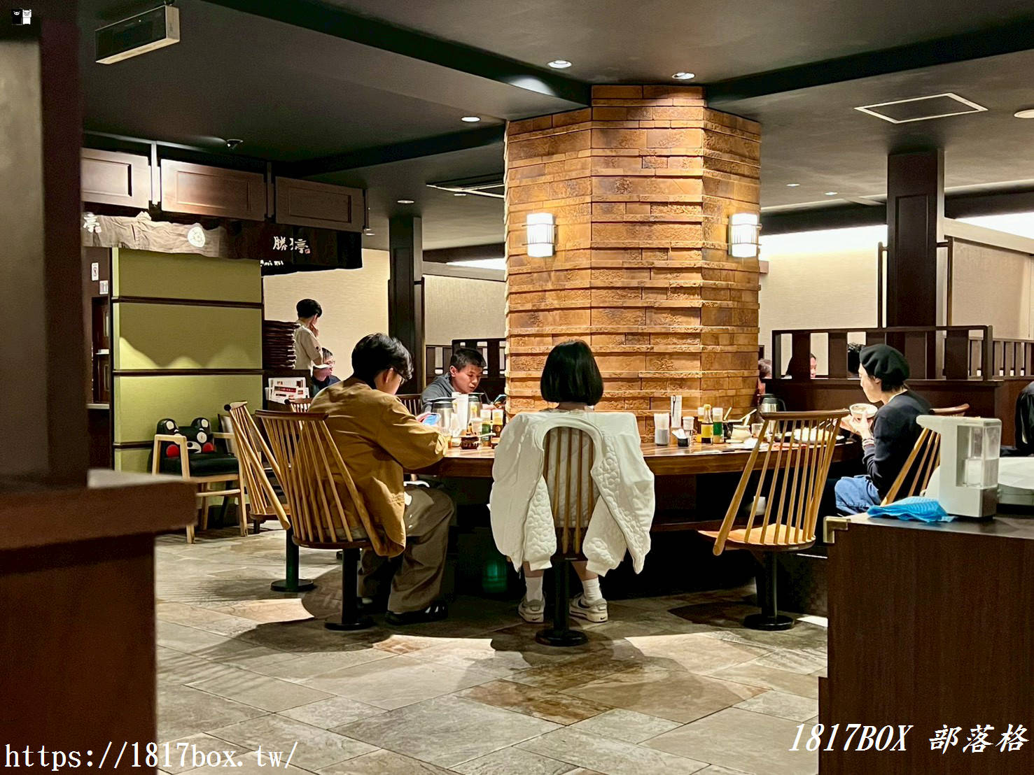 熊本第一名炸豬排！勝烈亭新市街本店：夢幻「六白黑豬」對決「香酥黑豬里肌肉」，米其林推薦的殿堂級爆汁口感！