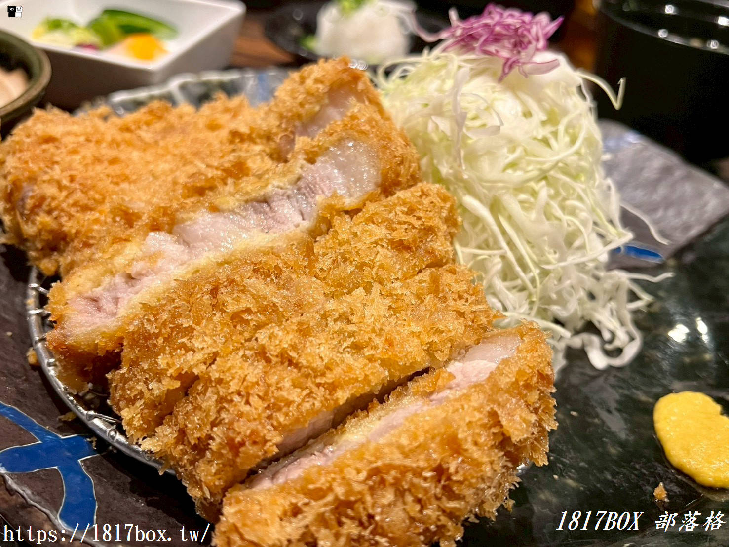 熊本第一名炸豬排！勝烈亭新市街本店：夢幻「六白黑豬」對決「香酥黑豬里肌肉」，米其林推薦的殿堂級爆汁口感！