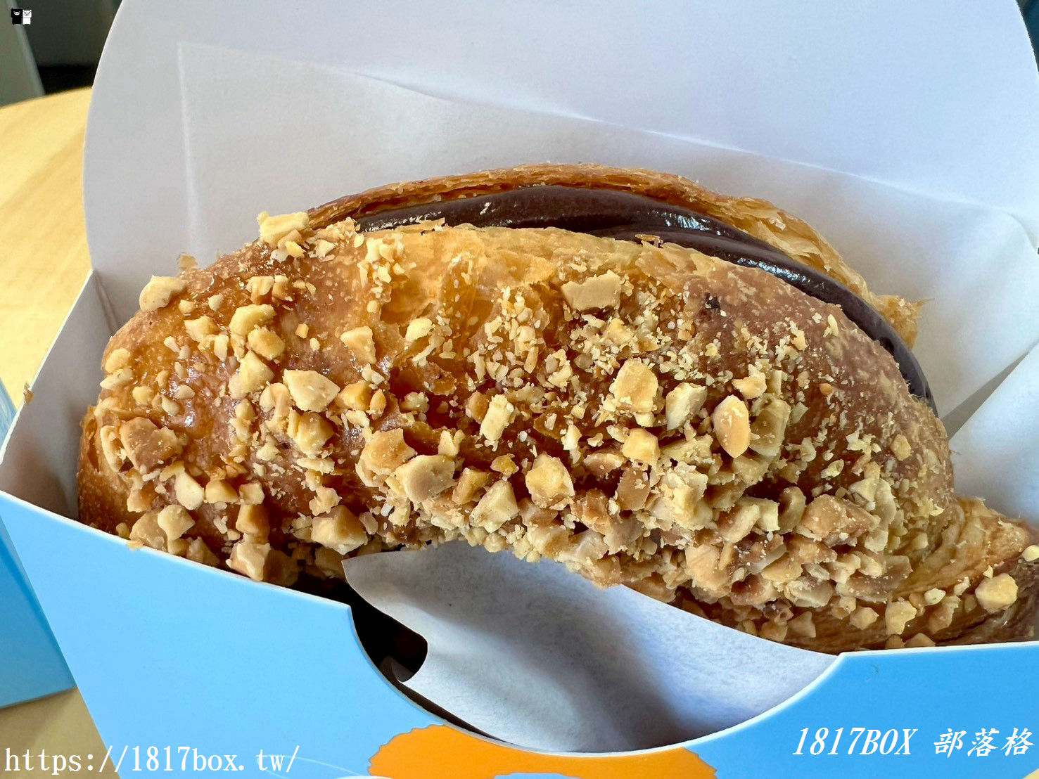 台中海線隱藏版神級甜點！「酥式圈-法式千層甜甜圈」每日限量現烤，當「焦糖烤布蕾」遇上微醺「威士忌可可」，視覺與味覺的饗宴！
