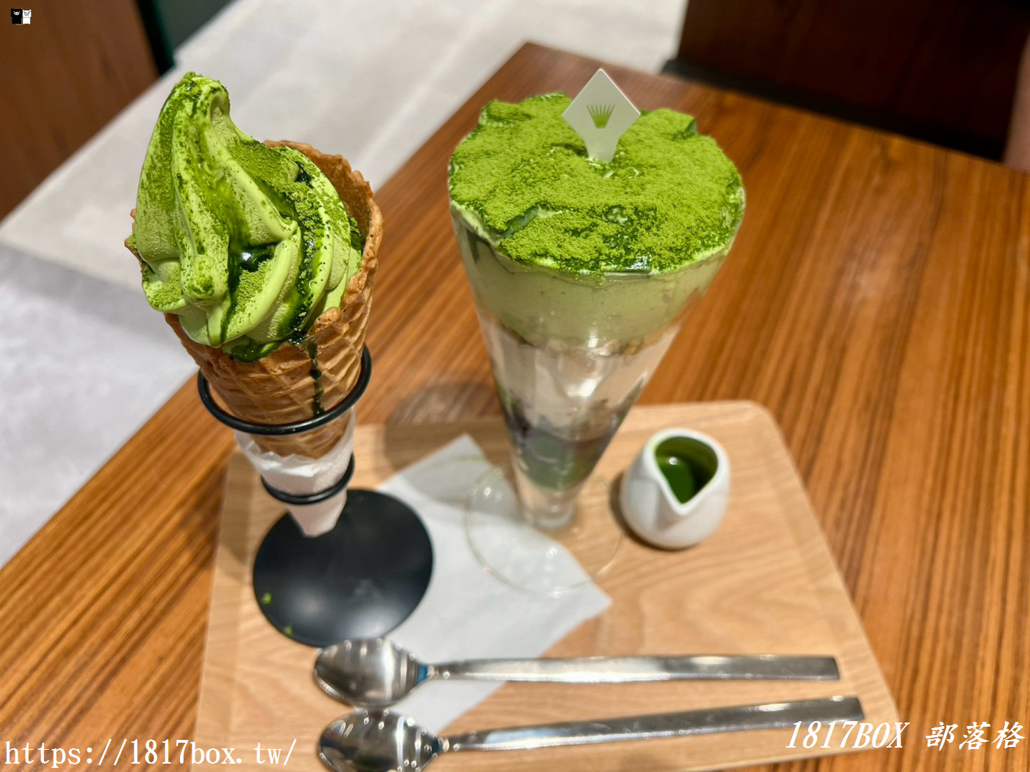 抹茶控暴動!朝聖台中 nana’s green tea 漢神洲際店:極致濃郁「極抹茶生巧克力百匯」與「三重抹茶冰淇淋」,還有直面棒球場的無敵視野! 抹茶控暴動!朝聖台中 nana’s green tea 漢神洲際店:極致濃郁「極抹茶生巧克力百匯」與「三重抹茶冰淇淋」,還有直面棒球場的無敵視野!