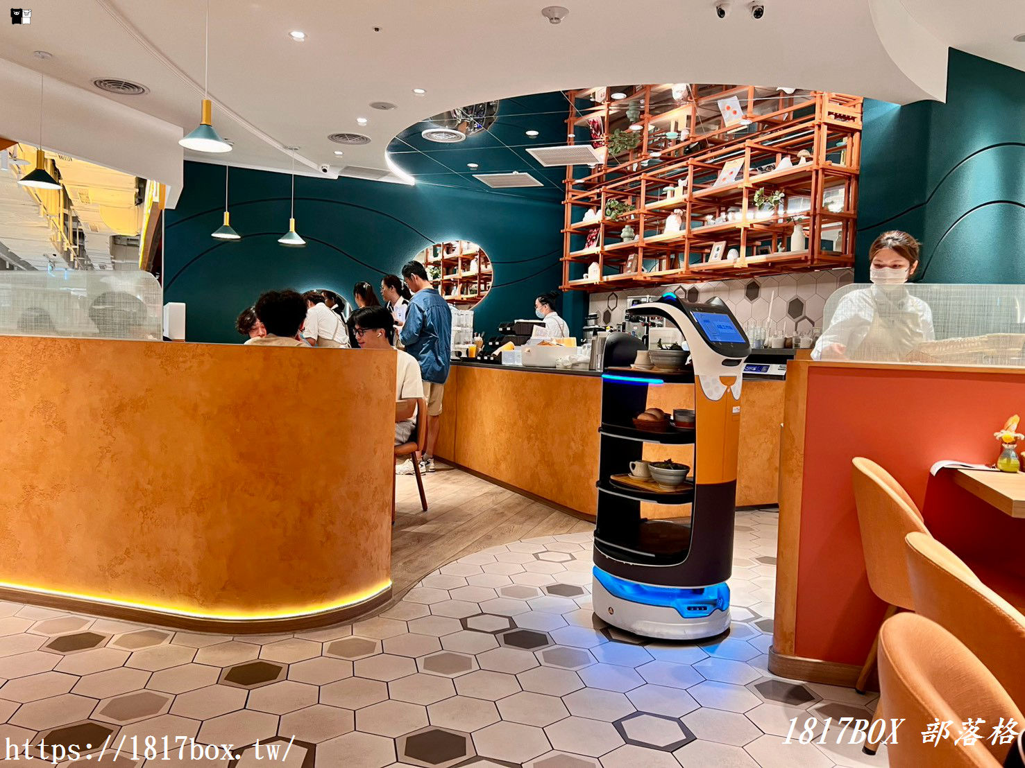 台中最新聚餐亮點！Woosa洋食パンケーキ 屋莎洋食鬆餅屋（台中漢神店）超人氣雲の鬆餅與限定楊枝甘露雙人套餐開箱，南洋海鮮義大利麵與香煎鱸魚雙主餐太滿足！