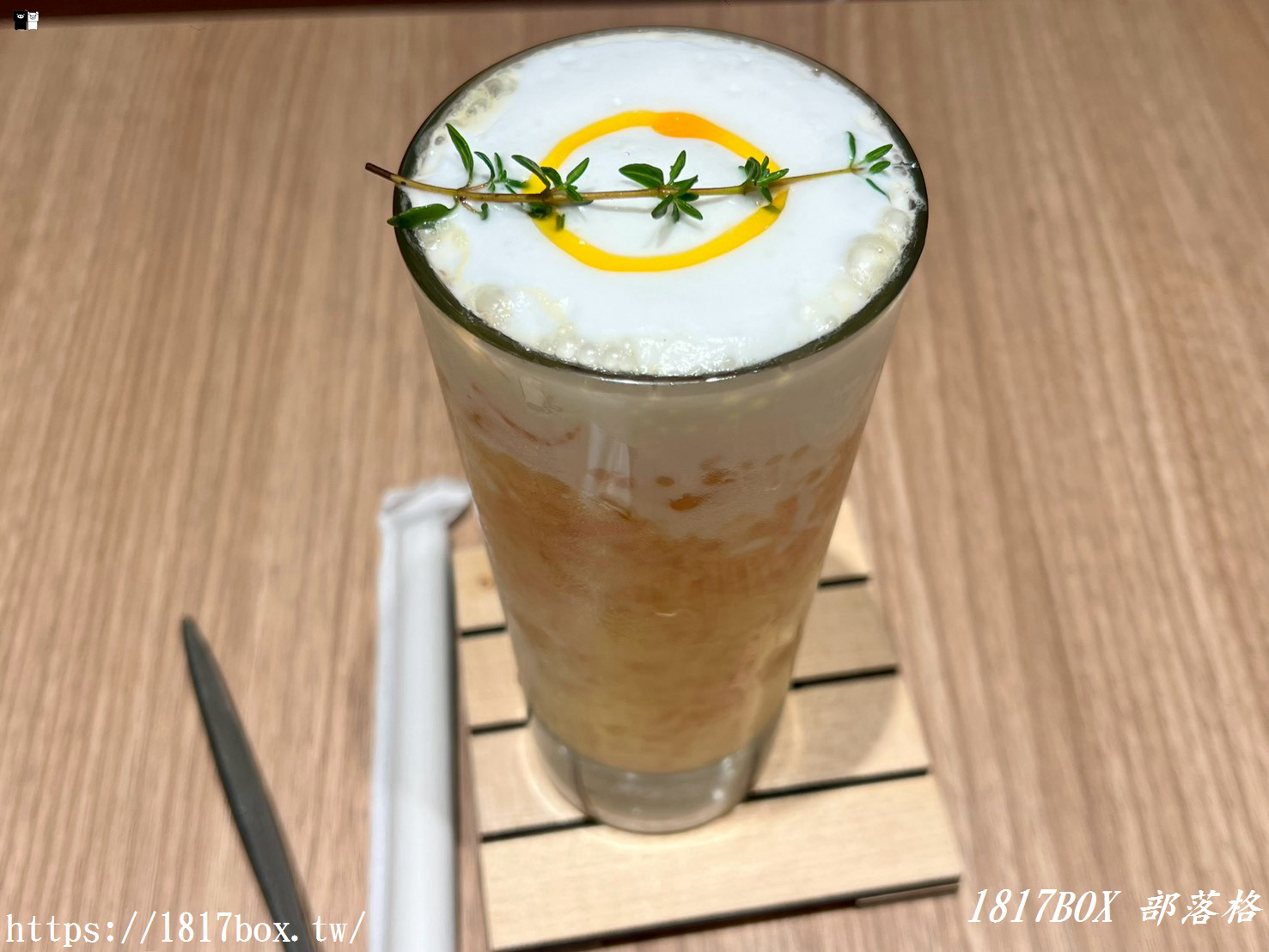台中最新聚餐亮點！Woosa洋食パンケーキ 屋莎洋食鬆餅屋（台中漢神店）超人氣雲の鬆餅與限定楊枝甘露雙人套餐開箱，南洋海鮮義大利麵與香煎鱸魚雙主餐太滿足！