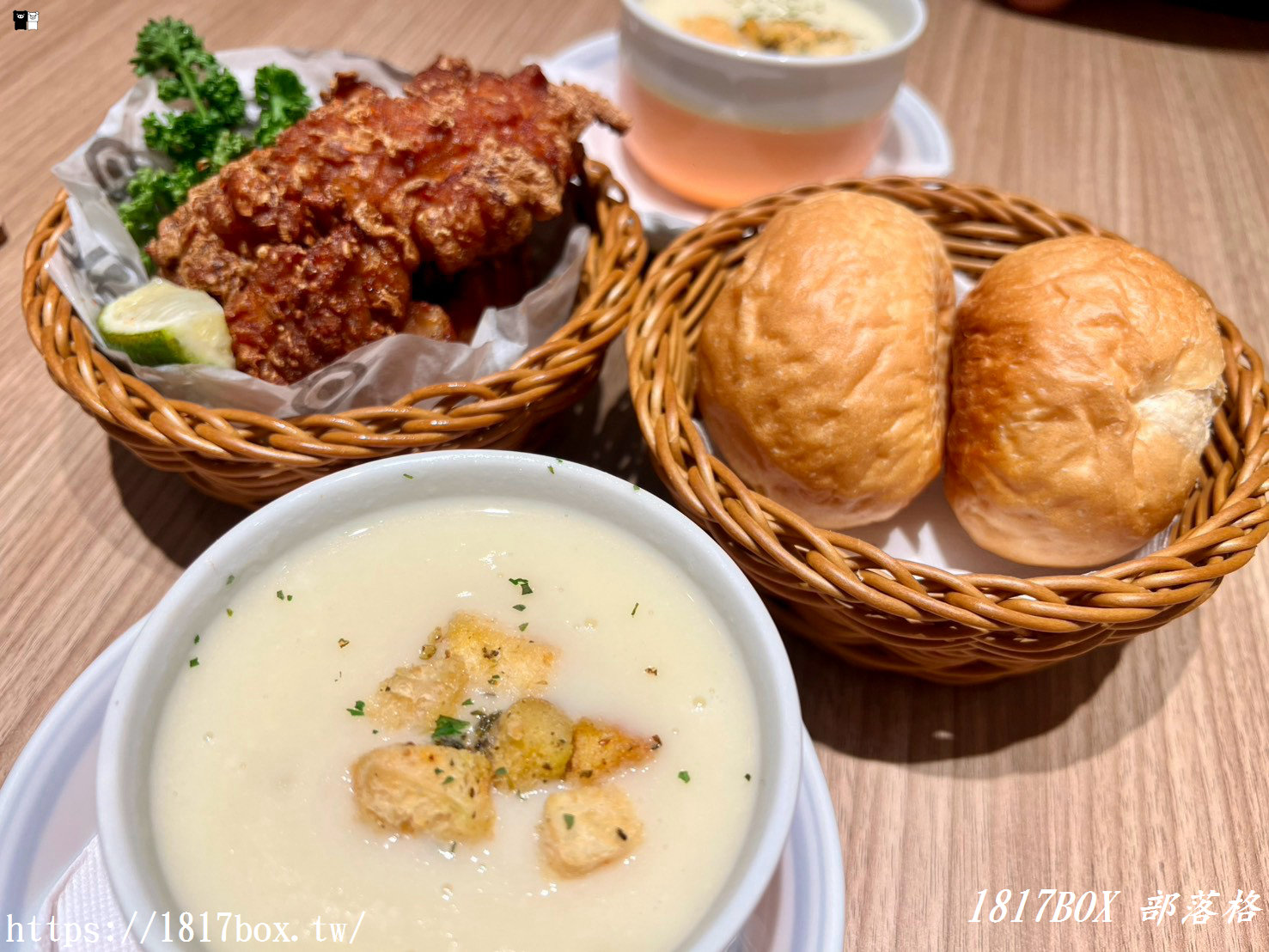 台中最新聚餐亮點！Woosa洋食パンケーキ 屋莎洋食鬆餅屋（台中漢神店）超人氣雲の鬆餅與限定楊枝甘露雙人套餐開箱，南洋海鮮義大利麵與香煎鱸魚雙主餐太滿足！