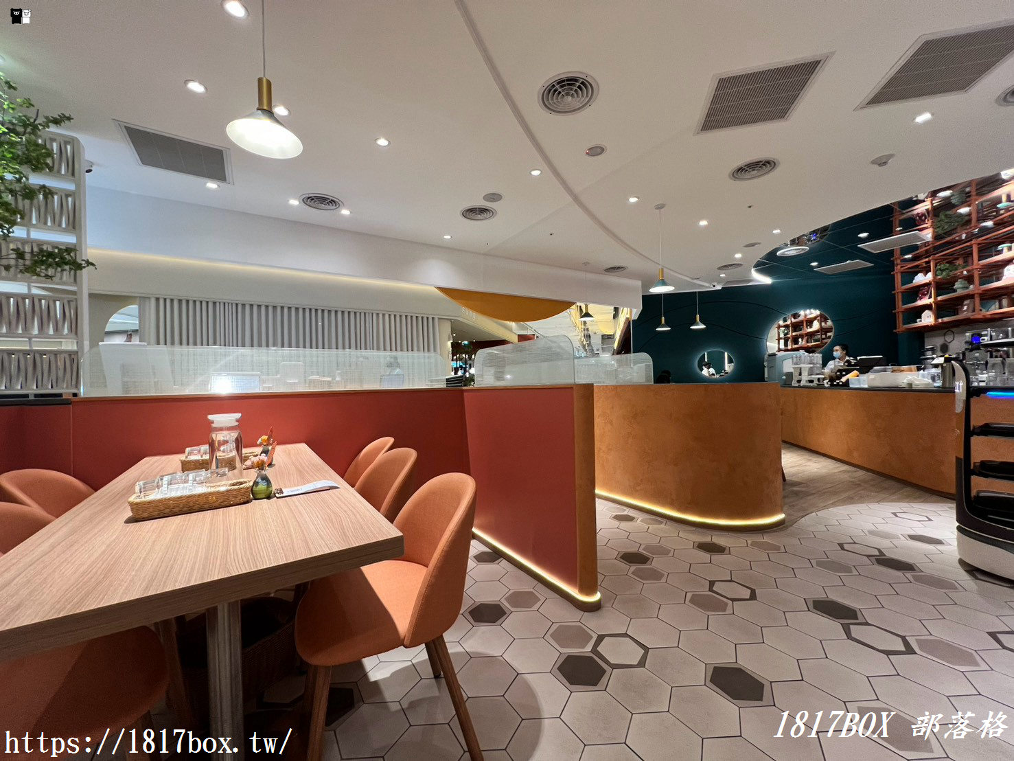 台中最新聚餐亮點！Woosa洋食パンケーキ 屋莎洋食鬆餅屋（台中漢神店）超人氣雲の鬆餅與限定楊枝甘露雙人套餐開箱，南洋海鮮義大利麵與香煎鱸魚雙主餐太滿足！