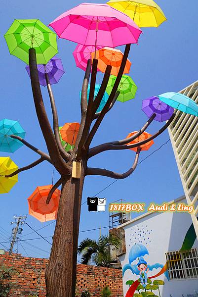 【彰化。和美】 卡里善之樹-為愛撐傘。走入彩虹色調的繽紛世界。彰化景點。社區小景點。外拍景點。ＩＧ熱門打卡景點 @1817BOX部落格