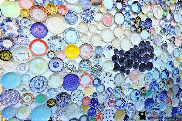 【彰化市】彰化繽紛陶瓷牆。600多個瓷盤打造而成。僑俐瓷器有限公司。IG打卡熱門景點