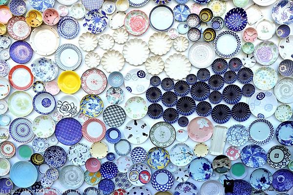 【彰化市】彰化繽紛陶瓷牆。600多個瓷盤打造而成。僑俐瓷器有限公司。IG打卡熱門景點