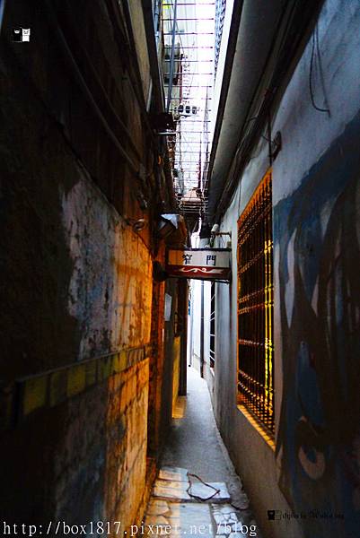 【台南。中西區】走入38公分窄門X日治時代老厝品咖啡。窄門咖啡館。復古迷人的上海風情