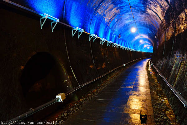 【苗栗市】功維敘隧道。苗栗隧道。日據時代興建的紅磚隧道中最漂亮的一座。光影迷離變幻。夢幻隧道 @1817BOX部落格