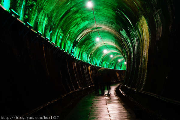 【苗栗市】功維敘隧道。苗栗隧道。日據時代興建的紅磚隧道中最漂亮的一座。光影迷離變幻。夢幻隧道 @1817BOX部落格