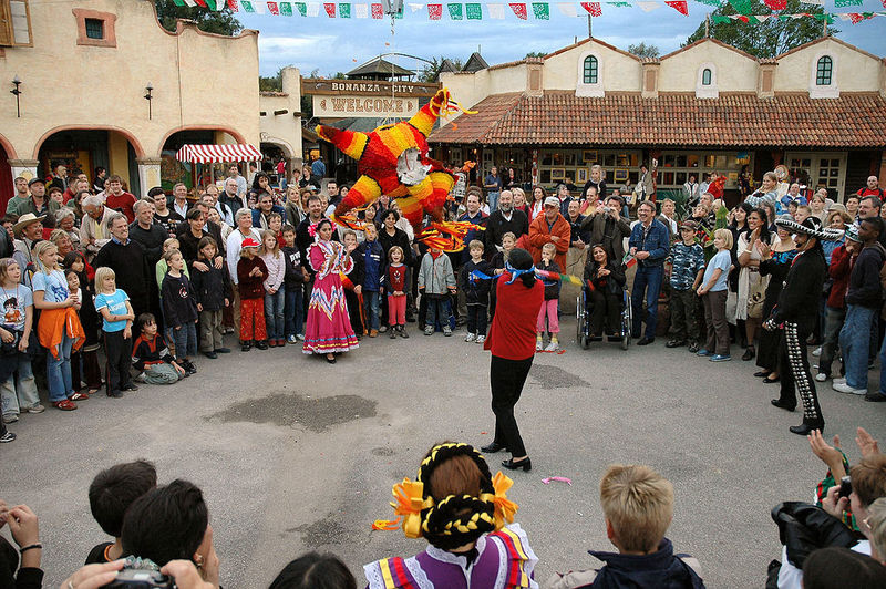 【活動分享】高雄聖誕河畔市集暨國際移民日&amp;來自墨西哥比娘大的聖誕體驗 Piñata with XMAS Market @1817BOX部落格