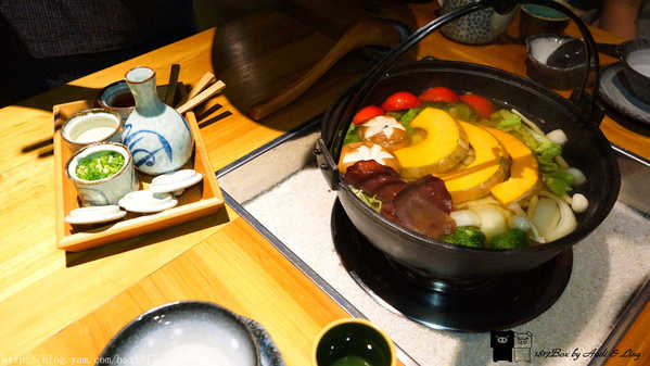 【台中。西區】暮藏囲炉裏和牛鍋物。相聚吃鍋。日本傳統垂釣式鍋物。食材新鮮。超貼心桌邊服務 @1817BOX部落格
