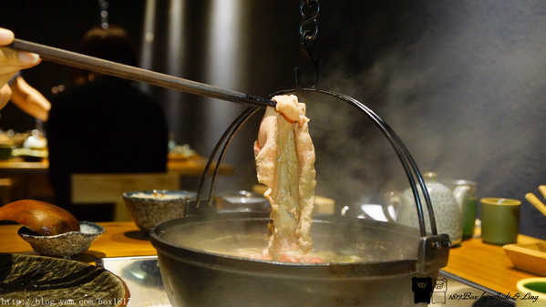 【台中。西區】暮藏囲炉裏和牛鍋物。相聚吃鍋。日本傳統垂釣式鍋物。食材新鮮。超貼心桌邊服務 @1817BOX部落格