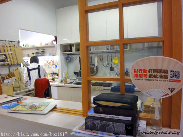 【彰化市】白色方塊咖啡&amp;工作室。咖啡店 。 藝術。閱讀。木盆沙拉。新鮮自然 @1817BOX部落格