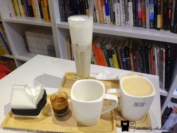 【彰化市】白色方塊咖啡&amp;工作室。咖啡店 。 藝術。閱讀。木盆沙拉。新鮮自然 @1817BOX部落格