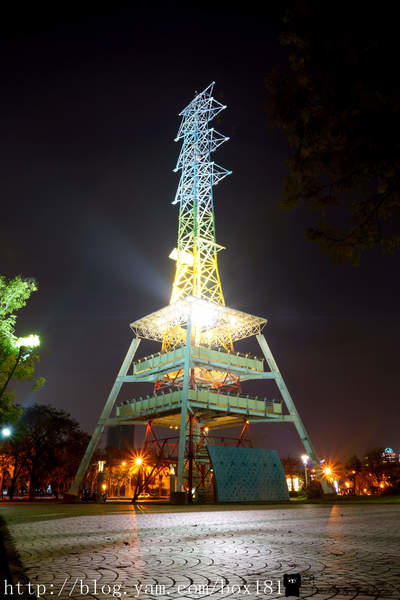 【高雄。三民】光之塔。全國首座由高壓電塔轉化成為太陽能發電的環保公共藝術鉅獻 @1817BOX部落格