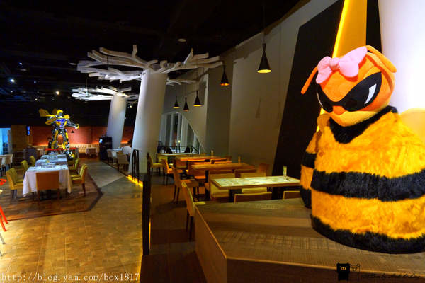 【台中。南區】Hornet 大黃蜂主題餐廳。演譯美味巧思。美式經典好料。台中市國立公共資訊圖書館內1F餐廳 @1817BOX部落格